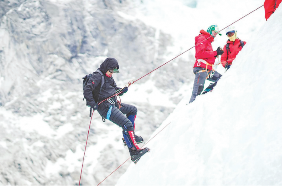Mount Everest's Climbing Routes Littered with Discarded Ropes