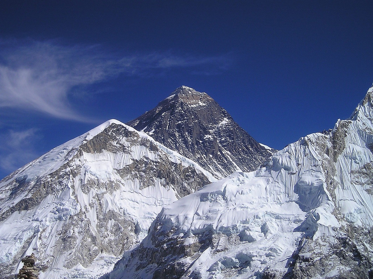 National Geographic Installs "World's Highest Weather Station" on Mt Everest